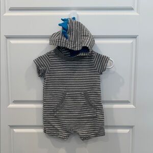 🌺 Baby Romper with Blue Dino Hood